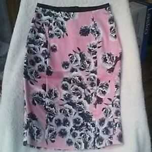 𝅺NWT- Cory - Floral Midi Skirt